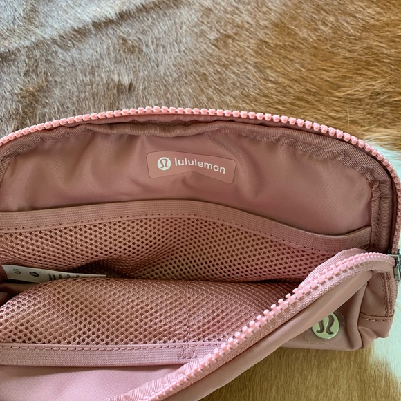 COPY - Everywhere Belt Bag - Pink Pastel - Picture 3 of 3